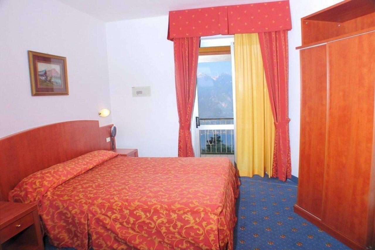 Hotel Astor Limone sul Garda Exterior foto