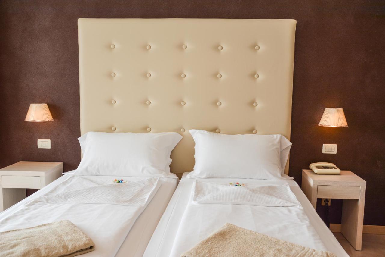 Hotel Astor Limone sul Garda Exterior foto